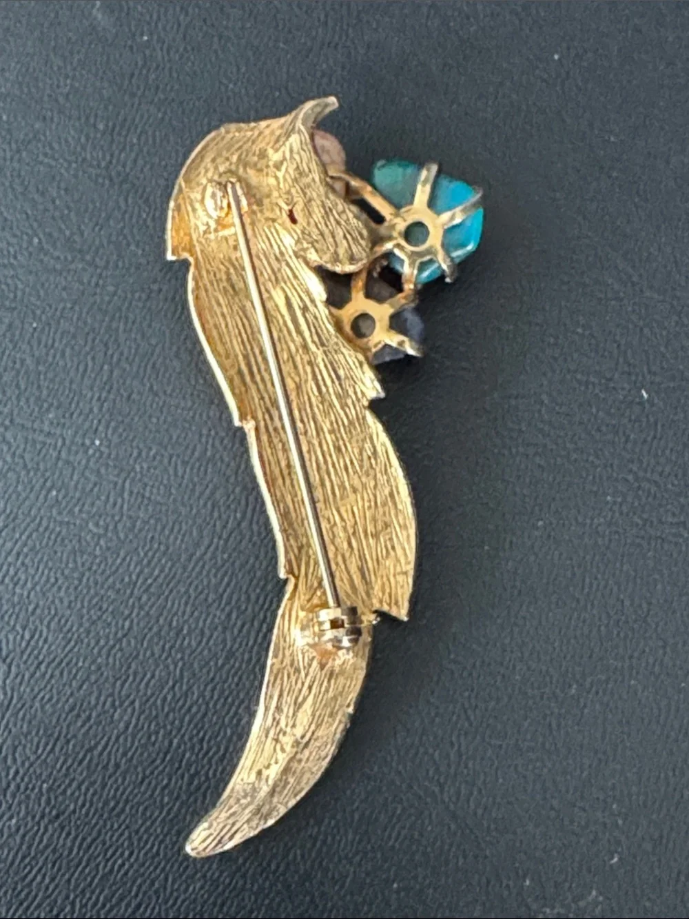 VTG Gold-Tone Feathered Brooch with Genuine Tumbled Gemstones - Picture 4 of 5